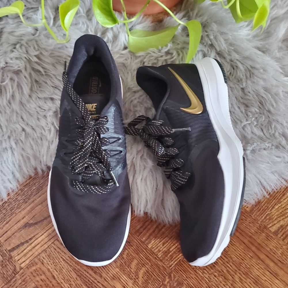 NIKE "IN SEASON TR8" EDITION TRAINING SNEAKERS